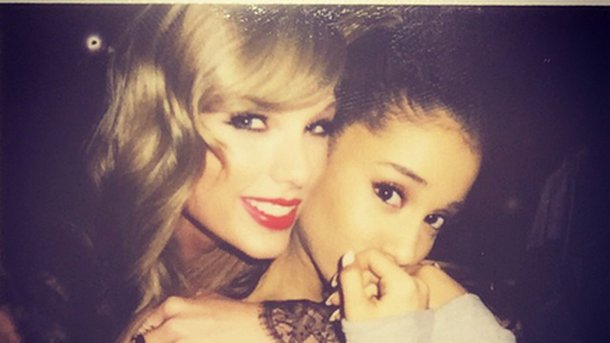 Taylor Swift et Ariana Grande sexy et amies au défilé Victoria’s Secret