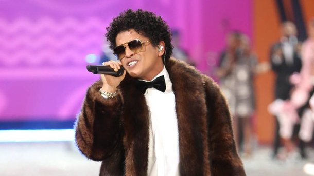 Bruno Mars: un procès pour une photo de lui bébé