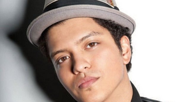 Bruno Mars: partie de basket entre amis avant son show
