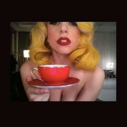 Lady Gaga nue sur son twitter