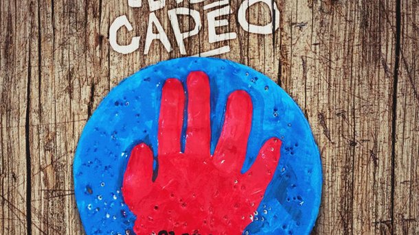 Claudio Capéo revient avec le titre fédérateur « Ta main »