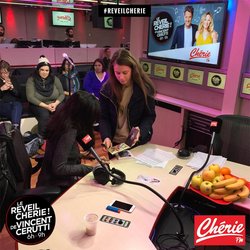 Jenifer dédicace son album