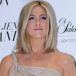 Jennifer Aniston et son parfum Lolavie
