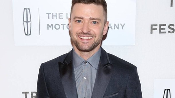Justin Timberlake s’incruste à un mariage et prend la pose pour la photo!