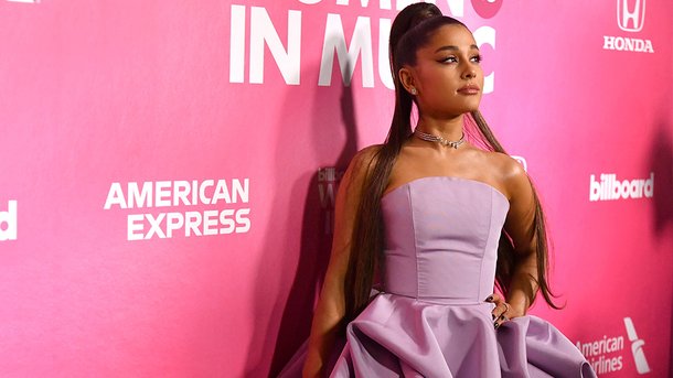 Ariana Grande absente des Grammy Awards : récompensée, elle laisse éclater sa joie