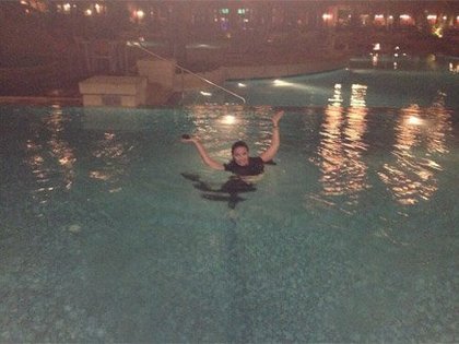 Demi Lovato s'éclate à la piscine