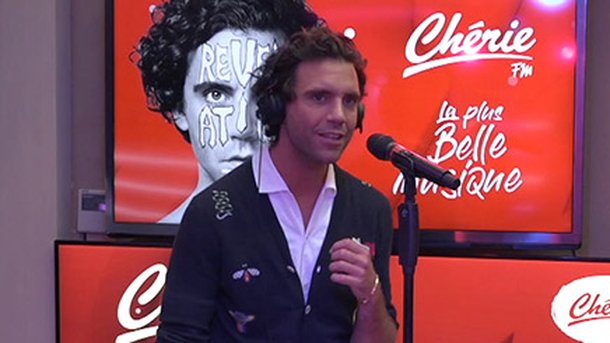 Mika interprète le titre «Dear Jealousy» en live sur Chérie FM !