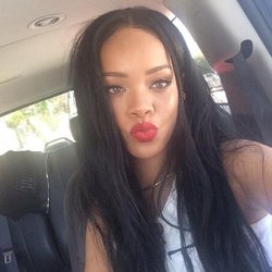 Rihanna: Me$$y Hurr day