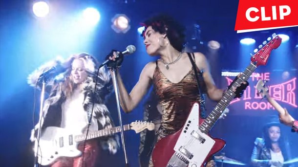 Ed Sheeran et Bruno Mars transformés en filles dans «Blow»