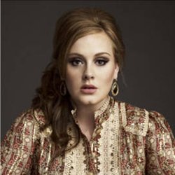 Adele - NRJ Music Awards 2012. Nominée dans la catégorie Révélation Internationale de l'année et dans la catégorie Chanson Internationale de l'année pour son tube "Someone like you".