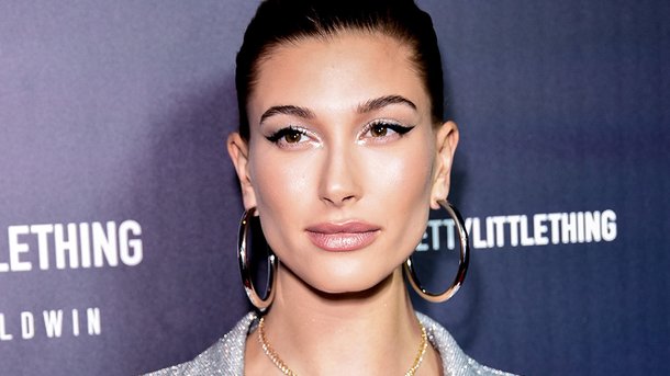 Hailey Bieber prépare-t-elle le lancement d'une ligne de produits de beauté?