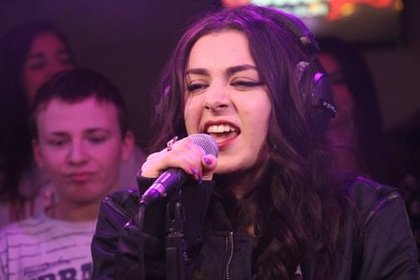 Mercredi 3 Décembre avec Charli XCX