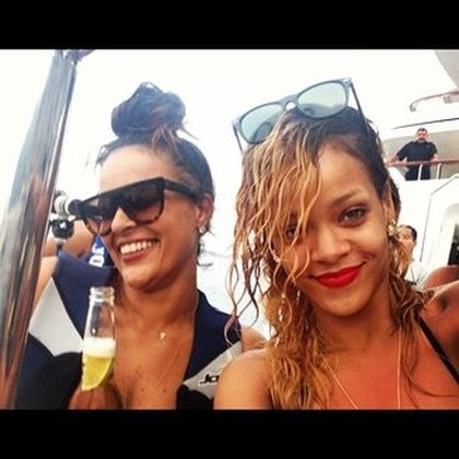 Rihanna avec sa meilleure amie sur son yacht !