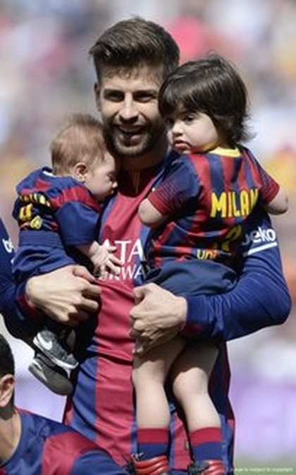 Gérard Piqué, Milan et Sasha à un match de Barcelone