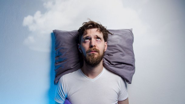Les infos du Réveil Chérie : Notre cerveau vieillit de deux ans après une nuit blanche