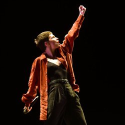 Christine and The Queens clôture en beauté l'édition 2019 du festival Coachella.