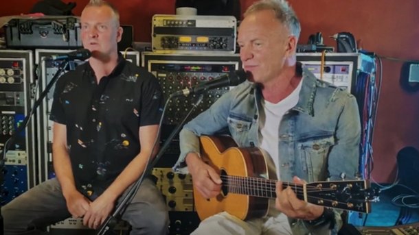 Sting et son fils Joe Sumner chantent en duo "Message in a Bottle"! (vidéo)