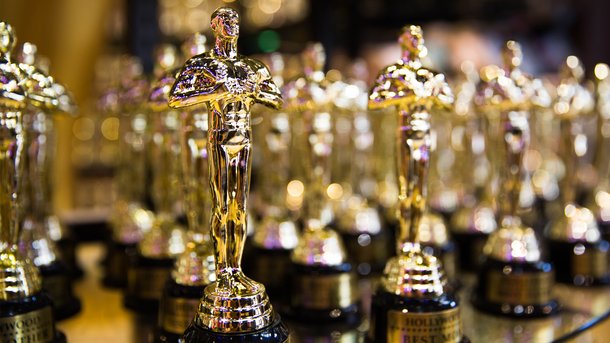 Les infos du Réveil Chérie : Que contient le sac cadeau, d'une valeur de 118 000€ donné aux gagnants des Oscars 2023 ?