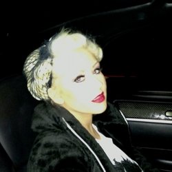 Christina Aguilera: dans la voiture en route pour l'aéroport pour voir le show de mon pote CeeLoGreen à Las Vegas! 