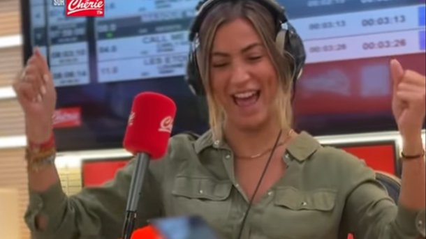 Tous les matins, Tiffany est beaucoup trop investie lorsqu’on joue au Blindtest…