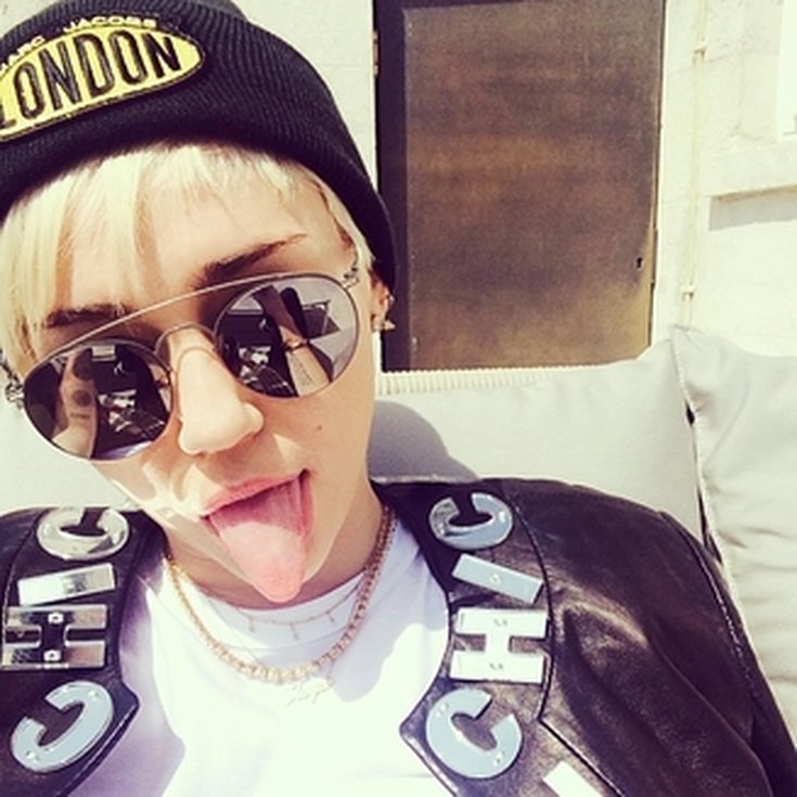Miley Cyrus: #London #fuckinbangerz #imbackmafucka