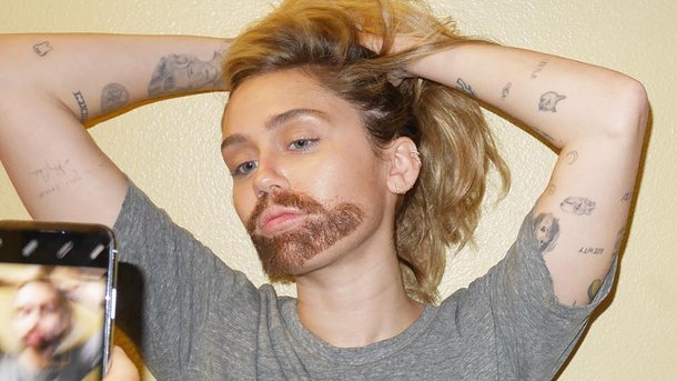 Méconnaissable, Miley Cyrus se déguise pour l'émission RuPaul’s Drag Race