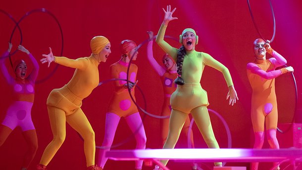 Sia présente son nouvel album «Music» avec le hit «1+1»