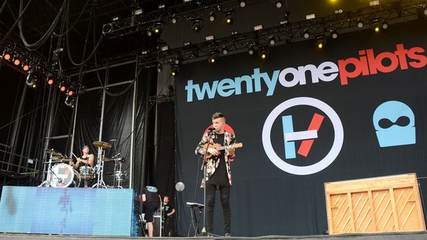 Twenty One Pilots : que représente le logo du groupe ?