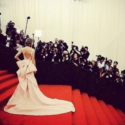 Taylor Swift: My all-time favorite designer has passed away. Oscar, it was an honor to wear your creations and to know you. In loving memory.