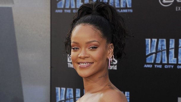 Rihanna fait taire les mauvaises langues sur son poids