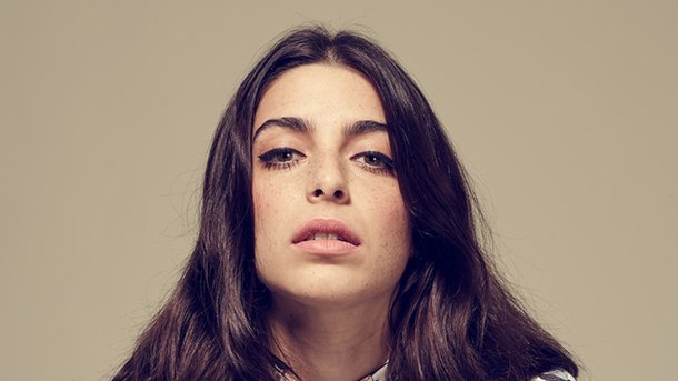 Léa Paci-"Révélation Francophone de l'Année": 5 choses à savoir sur la chanteuse