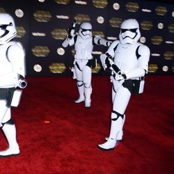Les Stormtroopers à la première mondiale de Star Wars Episode VII à Los Angeles