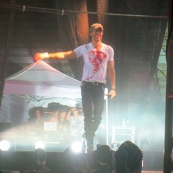 Enrique Iglesias blessé par un drone sur scène