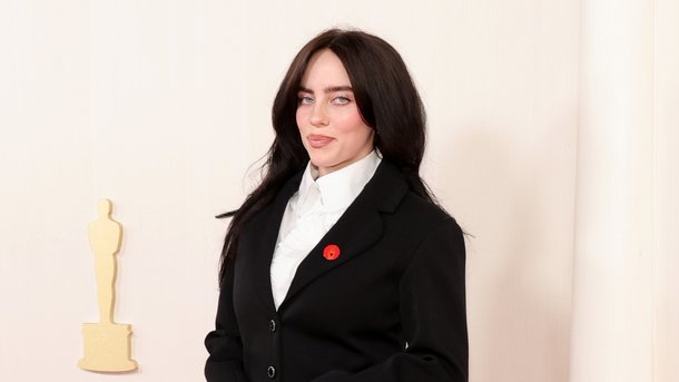 Billie Eilish tease-t-elle sa nouvelle ère dans les rues de Los Angeles et d’ailleurs ?