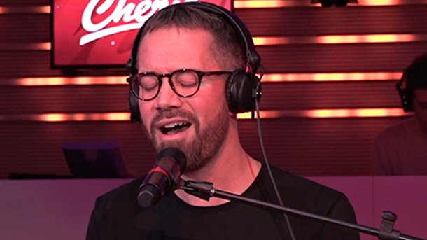 Emmanuel Moire interprète «La Promesse» en acoustique pour Chérie
