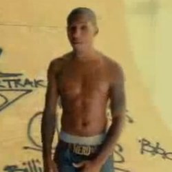 Pharell torse nu