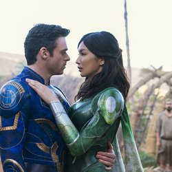 Ikaris (Richard Madden) et Sersi (Gemma Chan) dans "Les Eternels".
