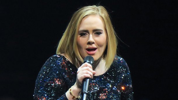 Adele: elle est la chanteuse britannique la plus riche!