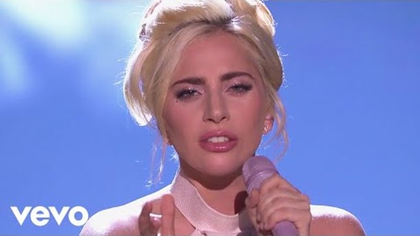 Lady Gaga : Découvrez sa prestation royale !