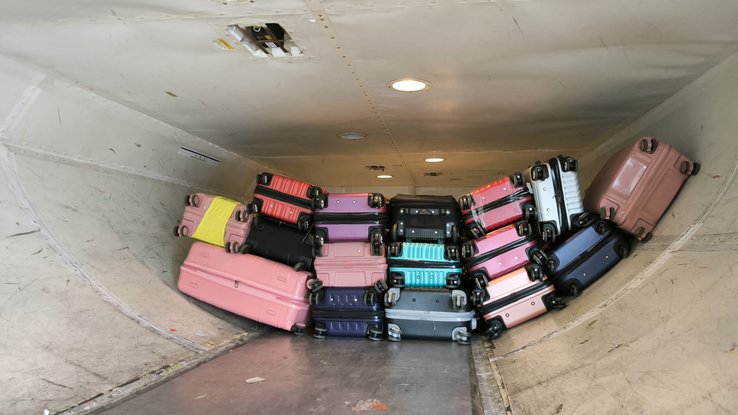 Les infos du Réveil Chérie : un bagagiste reste coincé dans la soute d'un avion !