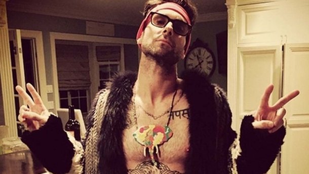 Adam Levine: découvrez son énorme tatouage!