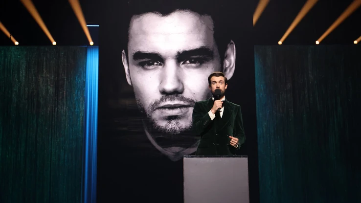 Jack Whitehall rend hommage à Liam Payne aux Brit Awards à Londres, le 1er mars 2025