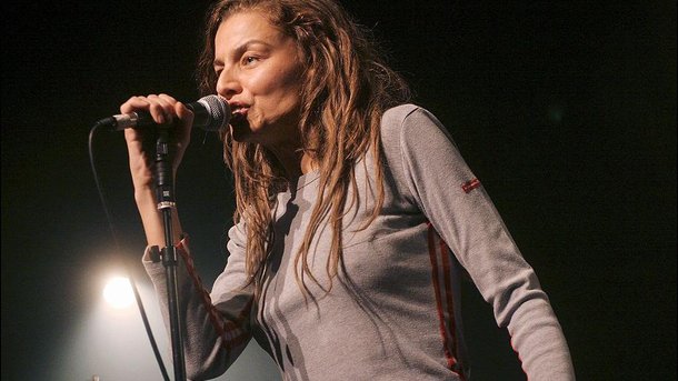 Elli Medeiros, l’incroyable histoire de ses débuts