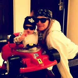 Fergie: Voilà ce qu'il se passe quand papa est en tournage ! #roaddogz4life