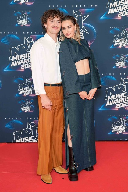 Benson Boone et Philippine Lavrey - TAPIS ROUGE - NRJ MUSIC AWARDS 2023