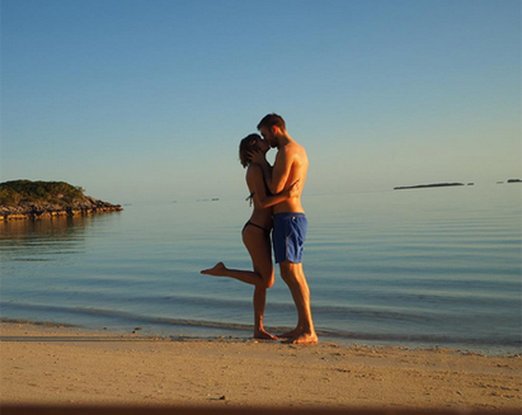 Taylor Swift et Calvin Harris en vacances à la plage