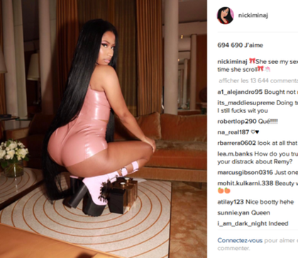 Nicki Minaj en body rose