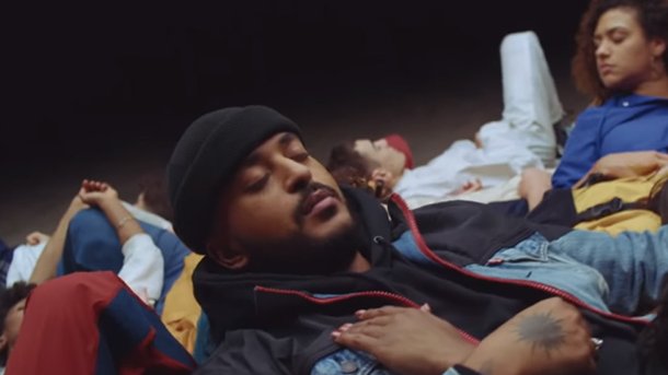 Slimane dévoile le clip  poignant de «Nous Deux»