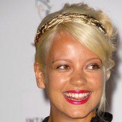 Lily Allen blonde