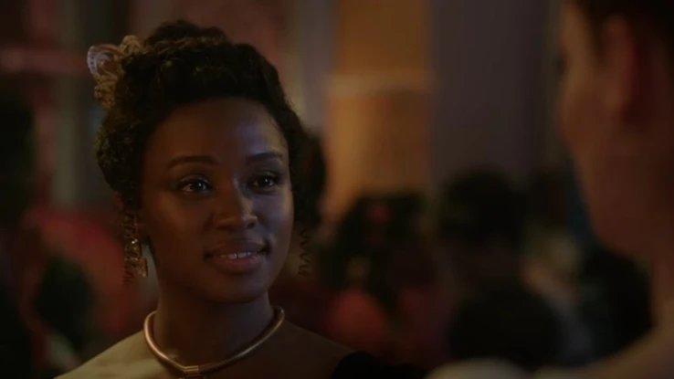 Michaela Stirling (Masali Baduza) dans "La Chronique des Bridgerton"